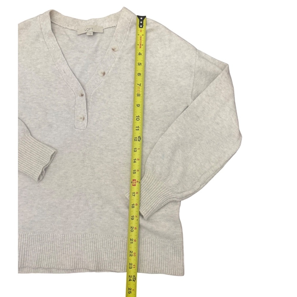 LOFT Womens Light Gray Heathered V-Neck Henley Pullover‎ Sweater Size S - Picture 3 of 6